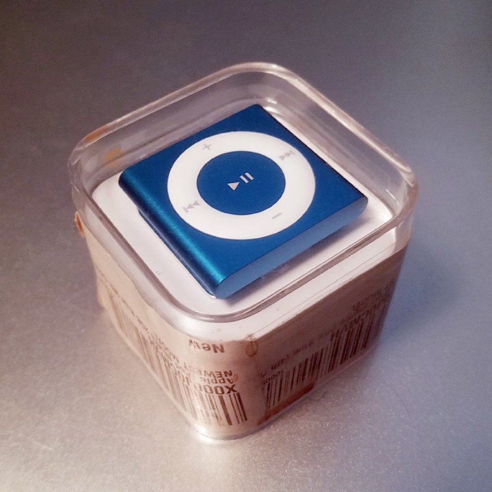 Apple iPod Shuffle 2GB 4th Generation Blue